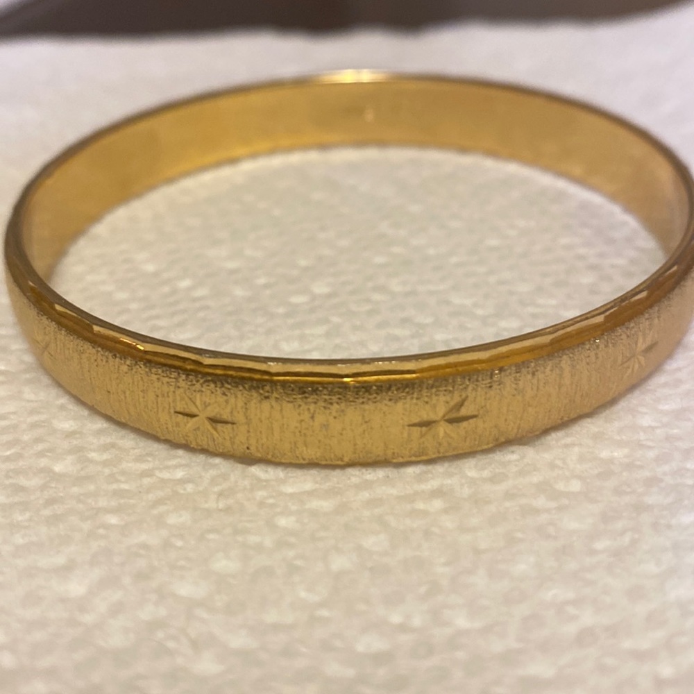 Vintage Signed MONET Gold Toned Bangle Bracelet. Textured Diamond Cut.